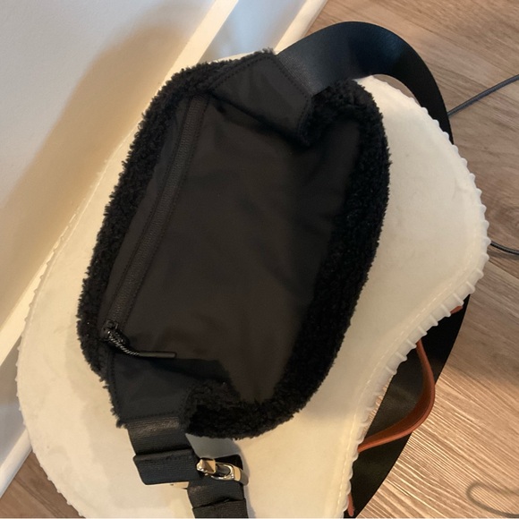 NWOT! lululemon Black Fuzzy Sherpa Crossbody Bag - Picture 5 of 6
